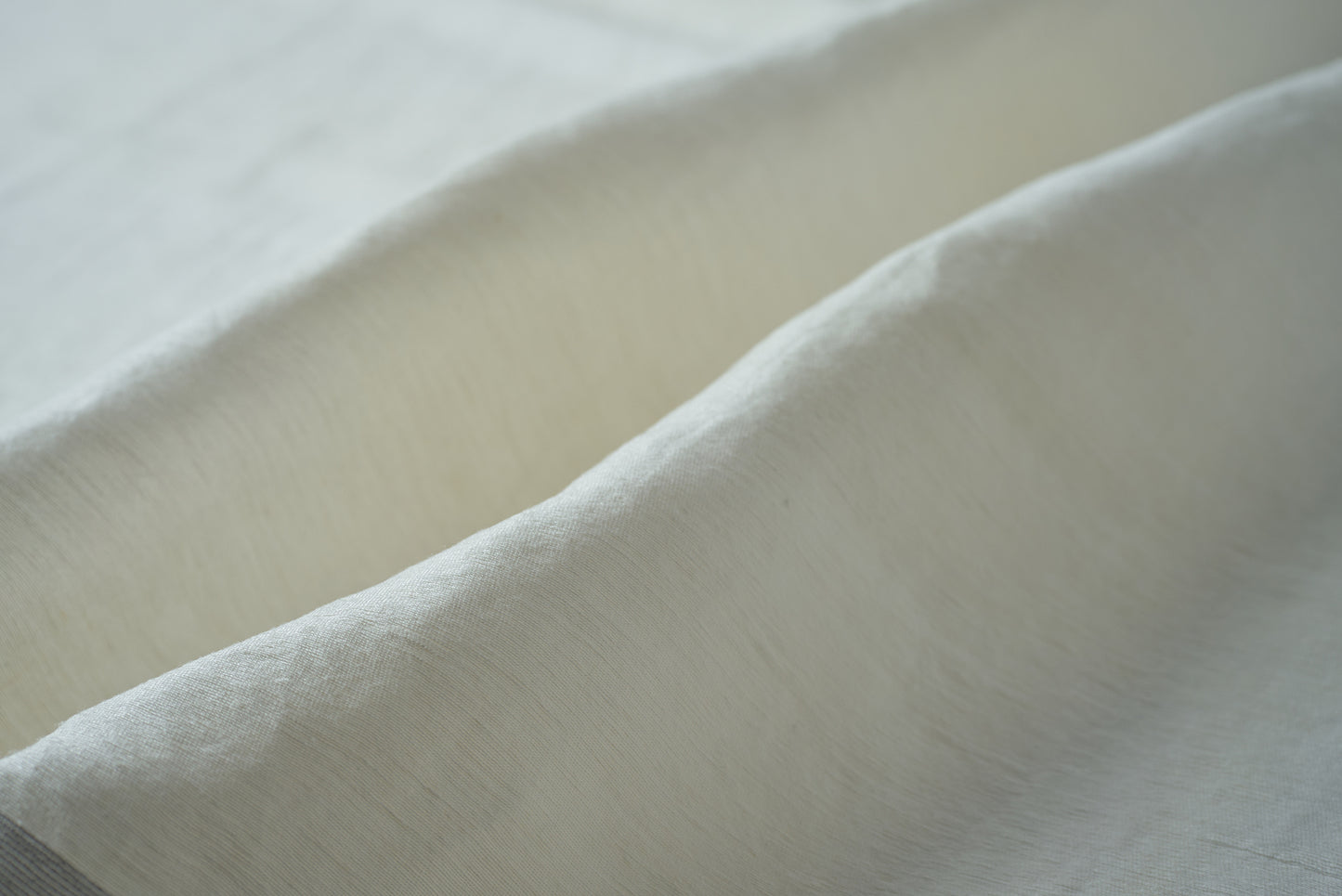 白リネンxシルバー